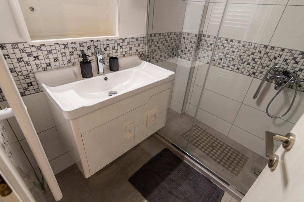 Luxury Apartment 10' From The Center! Athens Exterior photo